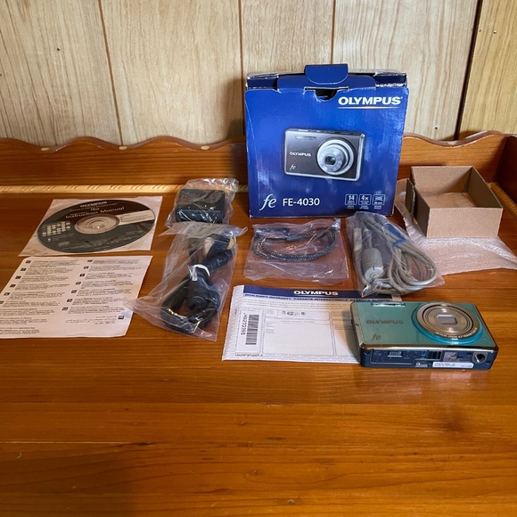 Olympus light blue FE-4030 complete with original box, all accessories - Picture 3 of 10